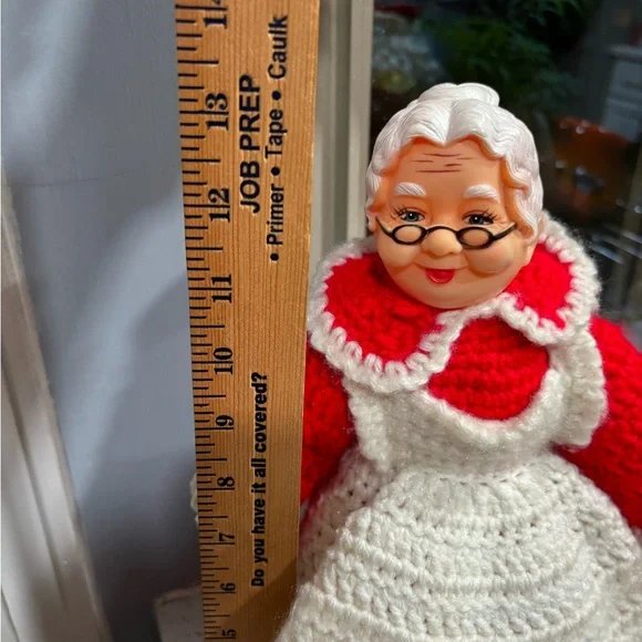 Santa and Mrs Claus Hand Made Crochet Dolls 1980s Vintage